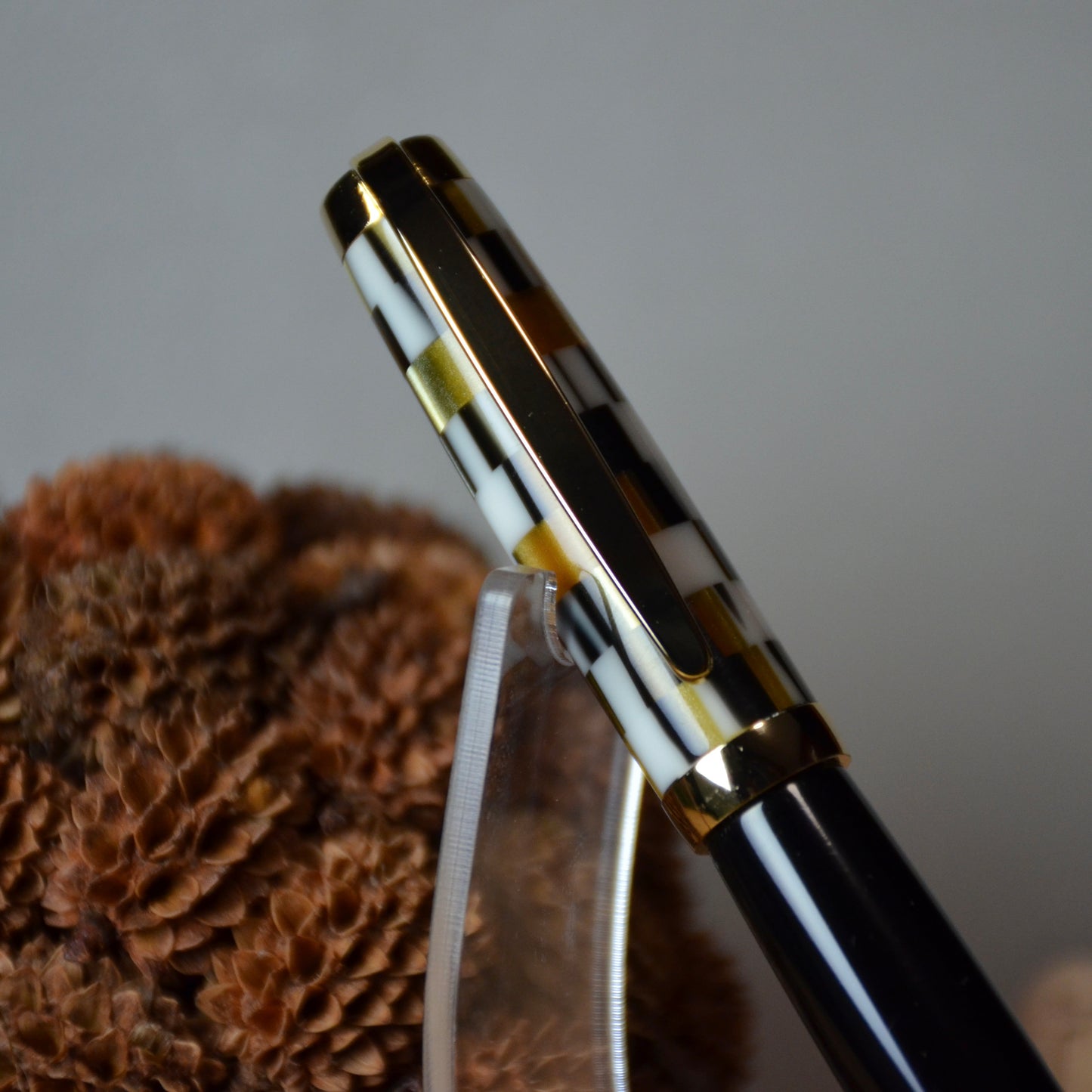 Graduate twist Gold (Black, White and Gold Mosaic)